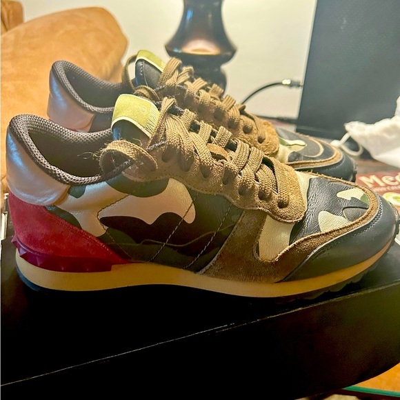AUTHENTIC VALENTINO ROCKSTUD SNEAKERS
